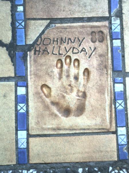 La main de Johnny HALLYDAY...